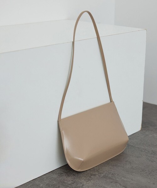 ADAM ET ROPE'（アダムエロペ）の「【J'aDoRe・一部店舗限定】【FANE （フェイン）】bra bag（ハンドバッグ・レディース・ダークブラウン/ベージュ系・F）」の2枚目の写真