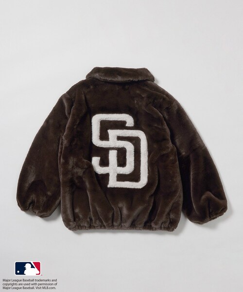 ROPE'(ロペ)の「【MLB COLLECTION BY JUN】フェイクファーブルゾン(その他アウター・レディース・ホワイト/ダークブラウン/ネイビー/グレー・F)」の5枚目の写真