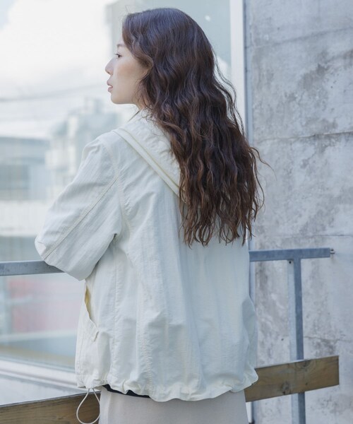 URBAN RESEARCH Sonny Label（アーバンリサーチサニーレーベル）の「多機能マウンテンパーカー（テーラードジャケット・レディース・オフ/ネイビー/ベージュ・Free）」の6枚目の写真