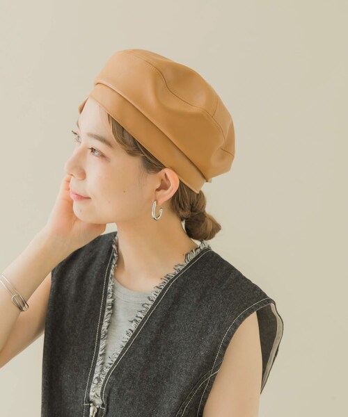 SMELLY（スメリー）の「フェイクレザーバックルベレー（ハンチング/ベレー帽・レディース・BLK/CML・-）」の15枚目の写真