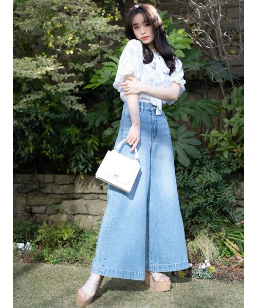 MERCURYDUO（マーキュリーデュオ）の「フレアフルレングスデニム（デニムパンツ・レディース・アイスブルー/ネイビー・M/S）」の4枚目の写真