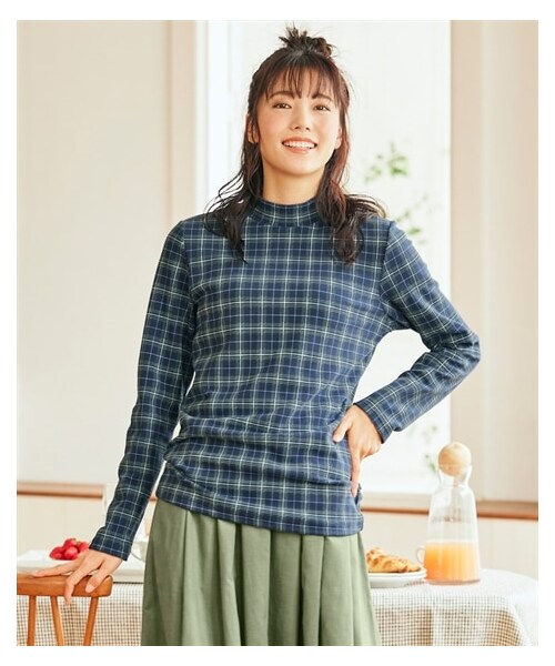 nissen（ニッセン）の「大きいサイズ モチモチあたたか吸湿発熱ハイネックトップス（Tシャツ/カットソー・レディース・アイボリー系バイヤスチェック/杢グレー系バイヤスチェック/ネイビー系チェック/ピンク系小花柄/オフホワイト系バイヤスチェック/グリーン系小花柄/オレンジ系ギンガムチェック/グレー系バイヤスチェック/アイボリー小花/ピンク系バイヤスチェック/グリーン・L/LL/3L/4L/5L/6L/8L/10L）」の22枚目の写真