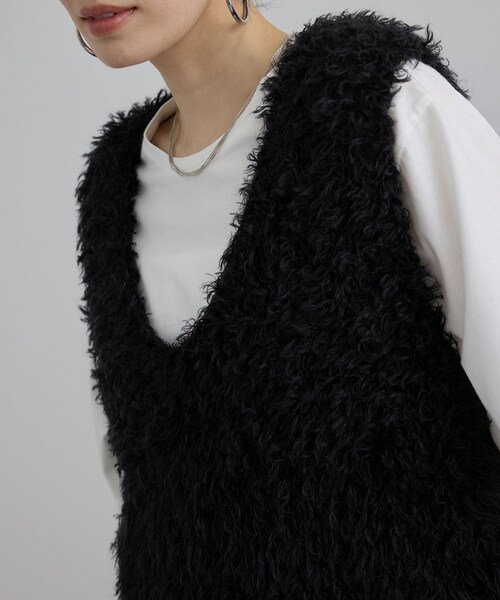ADAM ET ROPE'(アダムエロペ)の「カーリーモヘアクロップドベスト(ベスト・レディース・ブラック/オフホワイト・F)」の12枚目の写真