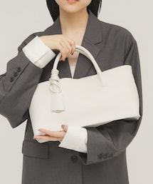 KBF | チャーム付きワイドボックスBAG(ハンドバッグ)