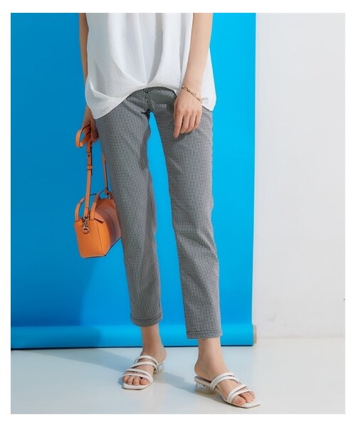 nissen（ニッセン）の「【接触冷感】ひんやりレギンススキニーパンツ（９分丈）（パンツ・レディース・黒/ライトベージュ/アイスグレー/杢サックス/杢ネイビー/ヒッコリーストライプ/シトラスイエロー/ベージュ/サックスブルー/カーキ/ダスティーミント/ネイビー/ラベンダー/シルバーグレー/ギンガムチェック/グレンチェック/コードレーン・S/M/L/LL）」の21枚目の写真