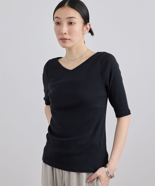 ADAM ET ROPE'(アダムエロペ)の「ハイウェットテレコ2WAYネックT(Tシャツ/カットソー・レディース・ブラック/オフホワイト・F)」の3枚目の写真