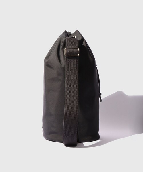 ADAM ET ROPE'(アダムエロペ)の「【AURALEE/オーラリー】CORDURA NYLON SHOULDER BAG MADE BY AETA(ショルダーバッグ・メンズ・ブラック・F)」の4枚目の写真