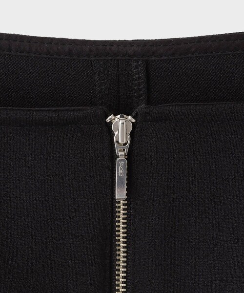 ROPE'（ロペ）の「【一部店舗限定】【REALM（レルム）】FRONT ZIP BLOUSE｜ペプラムビスチェ　26SS（シャツ/ブラウス・レディース・ブラック/ホワイト系・38）」の17枚目の写真