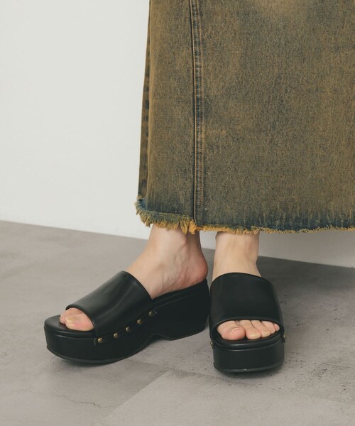 KBF（ケイビーエフ）の「スタッズサボサンダル（サンダル・レディース・BROWN/BLACK・37/38）」の6枚目の写真