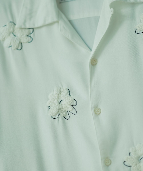 ADAM ET ROPE'(アダムエロペ)の「【NOMARHYTHM TEXTILE for ADAM ET ROPE'】EX Flower Embroidery SS Shirt(シャツ/ブラウス・レディース・ブラック/ホワイト・S)」の8枚目の写真