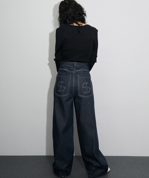 ADAM ET ROPE'（アダムエロペ）の「【公式サイト限定】【OperaSPORT】DEVIN JEANS（デニムパンツ・レディース・ネイビー・XS/S）」の6枚目の写真