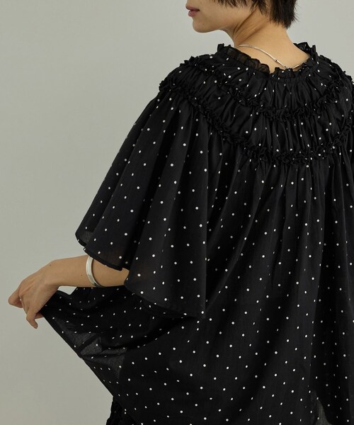 ADAM ET ROPE'(アダムエロペ)の「【WEB先行販売】【crinkle crinkle crinkle】別注ドットコットンブラウス(シャツ/ブラウス・レディース・ブラック系・F)」の14枚目の写真