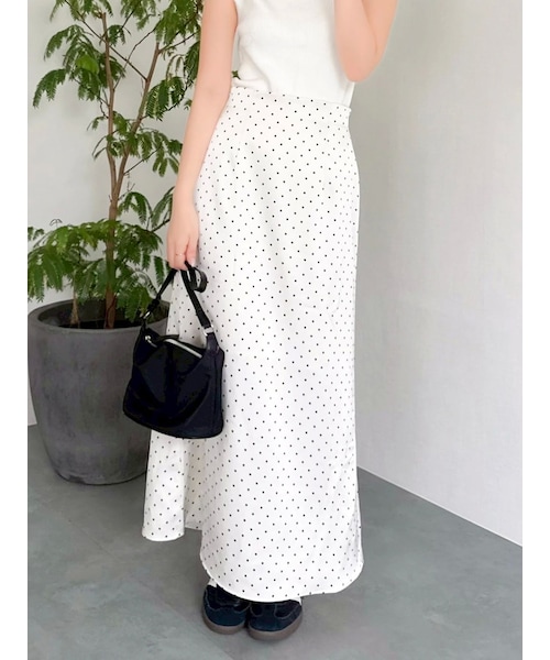 dazzlin（ダズリン）の「サテンナロースリットスカート（スカート・レディース・アイボリー/チャコールグレー/ピンク/ミックス・S/M）」の19枚目の写真