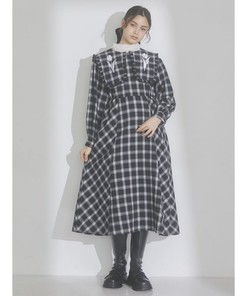 merry jenny（メリージェニー）の「チューリップ刺繍checkワンピース（ワンピース・レディース・ブラウン/ブルー/ブラック・F）」の10枚目の写真