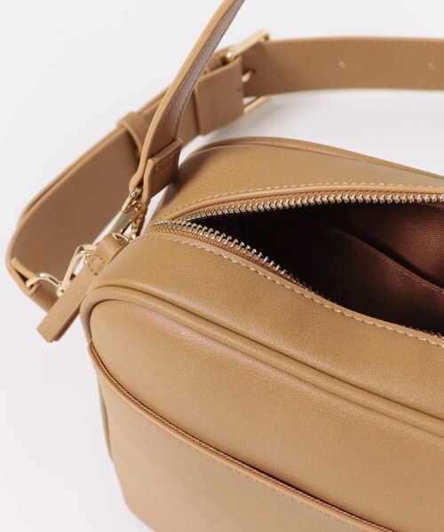 URBAN RESEARCH DOORS(アーバンリサーチドアーズ)の「2WAYスクエアショルダーバッグ(ショルダーバッグ・レディース・BLACK/PEACHBEIGE・One)」の17枚目の写真