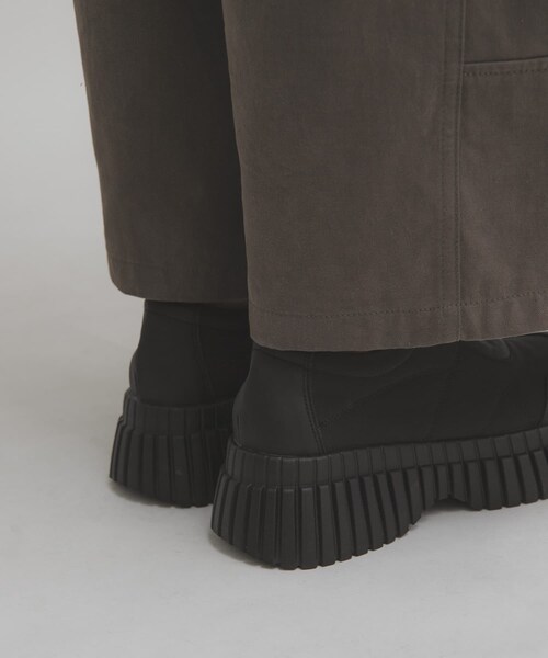 KBF（ケイビーエフ）の「チャンキーソールパファースリッポン（スニーカー・レディース・KHAKI/BLACK・37/38/39）」の6枚目の写真