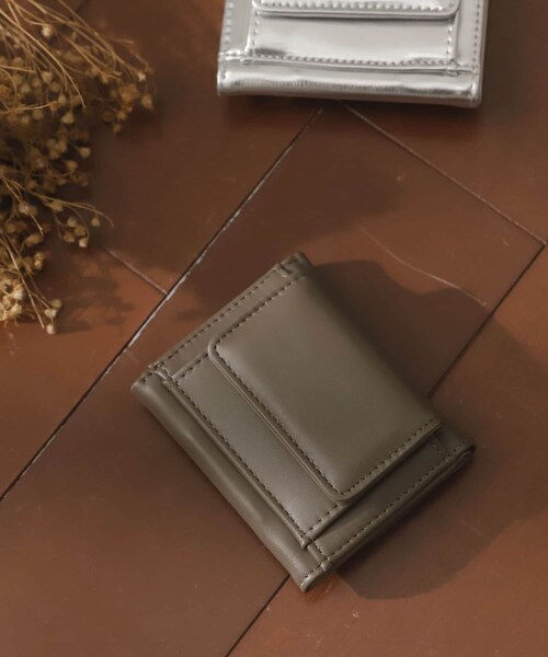 SENSE OF PLACE by URBAN RESEARCH（センスオブプレイスバイアーバンリサーチ）の「ミニマムコンパクトウォレット（財布・レディース・SILVER/BLACK/MOCHA・one）」の2枚目の写真