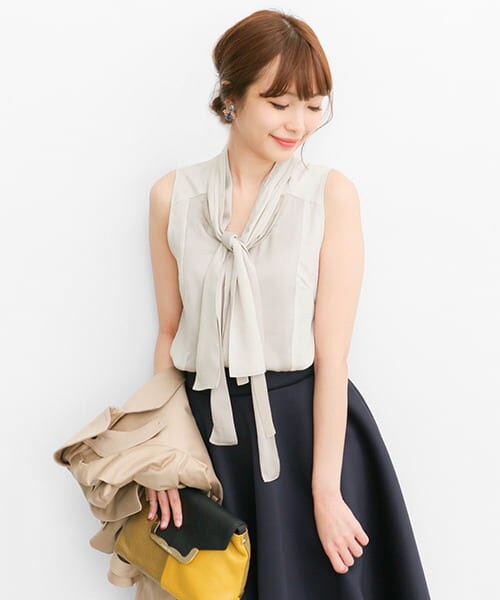 URBAN RESEARCH ROSSO（アーバンリサーチロッソ）の「ボウタイノースリーブブラウス（シャツ/ブラウス・レディース・LIGHT GRAY/NAVY/APRICOT・FREE）」の5枚目の写真