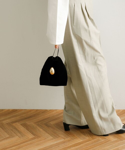 URBAN RESEARCH(アーバンリサーチ)の「『一部別注カラー』JAMIRAY EGGVELVET D/S PUFFER BAG(ショルダーバッグ・レディース・BLUE/BLACK/別注RED・-)」の10枚目の写真