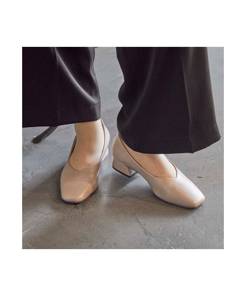 noyau(ノヤウ)の「ノヤウ noyau スクエアトゥVカットパンプス (パンプス・レディース・BG/BL/CL/SV・S/22.5cm/M/23.5cm/L/24.5cm/LL/25cm)」の11枚目の写真