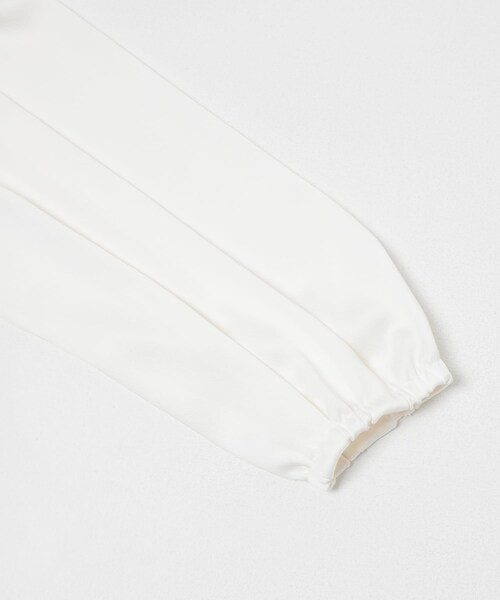 URBAN RESEARCH ROSSO（アーバンリサーチロッソ）の「ハンマーサテンギャザーブラウス（シャツ/ブラウス・レディース・WHITE/BLACK・Free）」の13枚目の写真