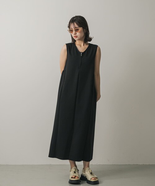 SENSE OF PLACE by URBAN RESEARCH（センスオブプレイスバイアーバンリサーチ）の「ZIPVネックカットワンピース（ワンピース・レディース・GRAY/BLACK/BEIGE・COMPACT/one）」の5枚目の写真