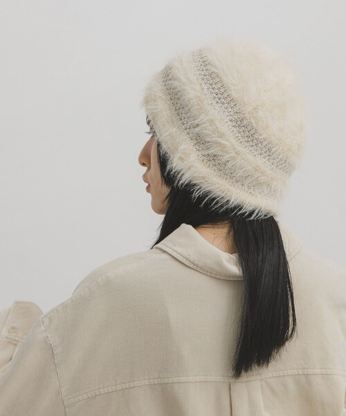 KBF（ケイビーエフ）の「ラインデザインシャギーニットビーニー（ニットキャップ/ビーニー・レディース・IVORY/BROWN/CHARCOAL・One）」の4枚目の写真