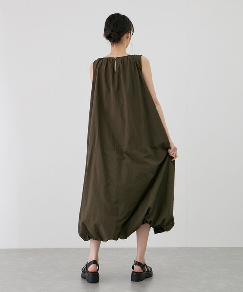 Jayro（ジャイロ）の「ノースリーブバルーンワンピース（ワンピース・レディース・ブラック/ベージュ/カーキ・F）」の21枚目の写真