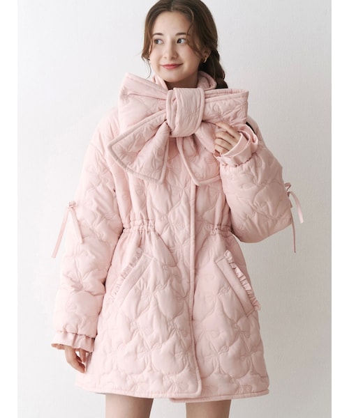 CALNAMUR（カルナムール）の「マフラー付きリボンダウンコート（ダウンジャケット/コート・レディース・ブラック/ピンク・F）」の8枚目の写真