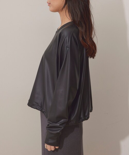 NERGY（ナージー）の「【イージーケア】Synthetic Leather クロップド丈プルオーバー（その他トップス・レディース・ブラック・F）」の15枚目の写真