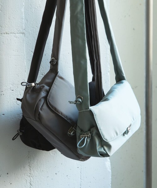 SENSE OF PLACE by URBAN RESEARCH（センスオブプレイスバイアーバンリサーチ）の「ナイロンフラップショルダーバッグ（ショルダーバッグ・メンズ・L.BLUE/BLACK/GRAY・one）」の16枚目の写真