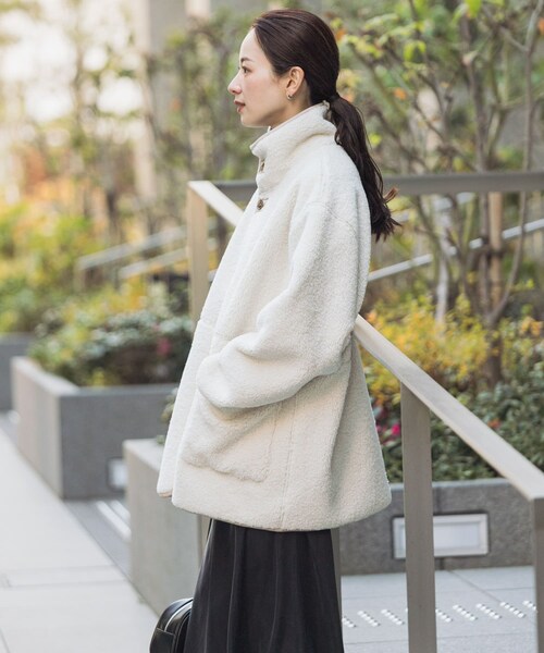URBAN RESEARCH(アーバンリサーチ)の「ECOPELフェイクムートンリバーシブルコート(ムートンコート・レディース・IVO×CML/BRN×BRN/OFF×GREGE・Free)」の6枚目の写真