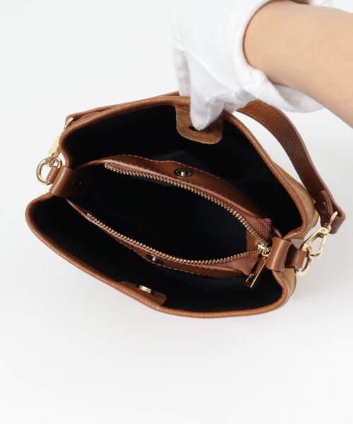 URBAN RESEARCH ROSSO（アーバンリサーチロッソ）の「AULENTTI　スエードスクエアBAG（ハンドバッグ・レディース・TAUPE/CUOIO・0）」の10枚目の写真