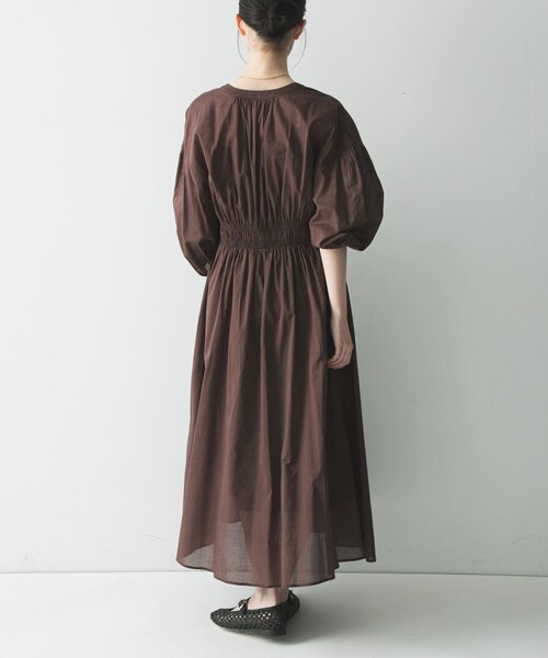 URBAN RESEARCH(アーバンリサーチ)の「コットンボイルシャーリングワンピース(ワンピース・レディース・BLACK/BROWN・Free)」の16枚目の写真