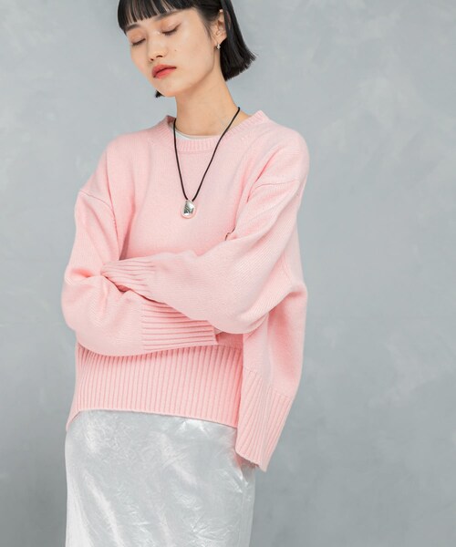 URBAN RESEARCH ROSSO（アーバンリサーチロッソ）の「『WEB/一部店舗限定』エクストラファインシームデザインニット（ニット/セーター・レディース・PEARLWHITE/LEMON/BABY PINK/LOYAL BLUE/GRAY×WH/BROWN×RED・FREE）」の7枚目の写真