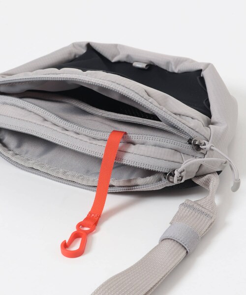 URBAN RESEARCH DOORS(アーバンリサーチドアーズ)の「SALOMON ACS WAIST PACK SMALL(ボディバッグ/ウエストポーチ・レディース・BLACK/PALPMA/GREEN・One)」の12枚目の写真
