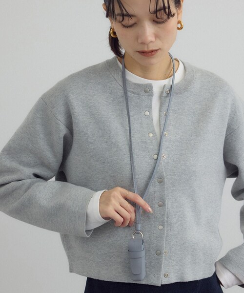 ADAM ET ROPE'(アダムエロペ)の「【W S(ドゥーブル)】レザーリップケースチャーム(チャーム・レディース・ブラック/オフホワイト/ブルー系・F)」の3枚目の写真