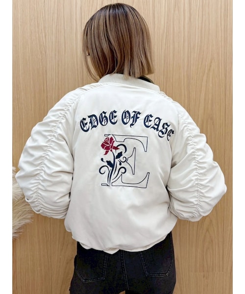 EVRIS（エヴリス）の「ボリュームギャザーショートMA-1（MA-1・レディース・ホワイト/ブラック/カーキ・F）」の2枚目の写真