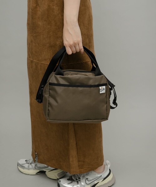 URBAN RESEARCH Sonny Label（アーバンリサーチサニーレーベル）の「DRIFTER　KIRBY HAND BAG（ハンドバッグ・レディース・BLACK/COFFEE・one）」の2枚目の写真