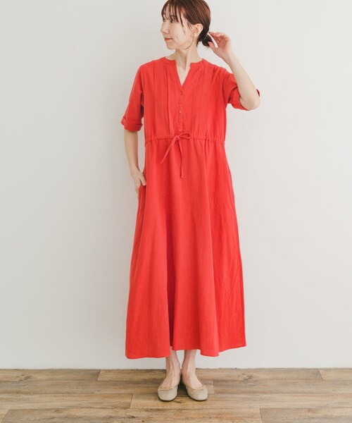 ITEMS URBANRESEARCH（アイテムズ アーバンリサーチ）の「ドライコットンタックワンピース（ワンピース・レディース・MOC/RED/BLK・FREE）」の3枚目の写真