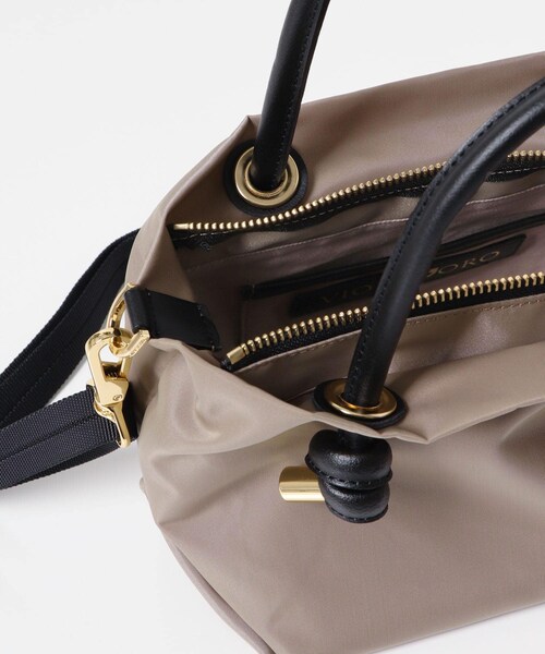 URBAN RESEARCH ROSSO（アーバンリサーチロッソ）の「『一部別注カラー』VIOLA d’ORO　BIANCA　XS（トートバッグ・レディース・BLKBLK/TAUPEBLK/BLKTAUPE/別注BRNNVY・XS）」の19枚目の写真