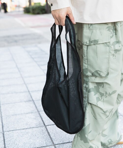 SENSE OF PLACE by URBAN RESEARCH（センスオブプレイスバイアーバンリサーチ）の「メッシュラウンドトートバッグ（トートバッグ・メンズ・BLACK/GRAY/NAVY・one）」の5枚目の写真