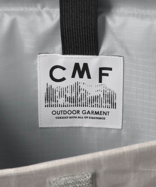EKAL(エカル)の「CMF OUTDOOR GARMENT MESSENGER BAG DYNEEMA(メッセンジャーバッグ・メンズ・GRAY/WHITE・One)」の10枚目の写真