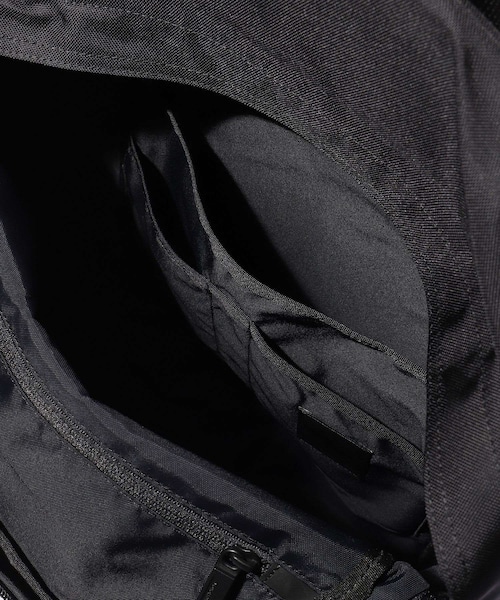 ADAM ET ROPE'（アダムエロペ）の「【MONOLITH/モノリス】BACKPACK STANDARD S（バックパック/リュック・メンズ・ブラック/ライトグレー・F）」の17枚目の写真