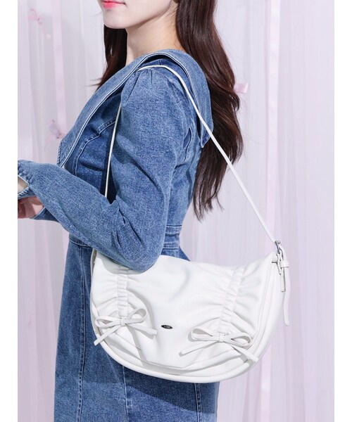 EATME（イートミー）の「ギャザーリボンショルダーバック（ショルダーバッグ・レディース・アイボリー/ブラック/ブルー・F）」の4枚目の写真