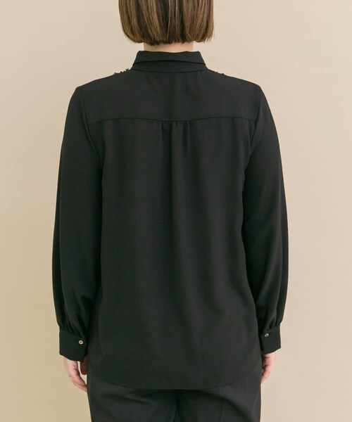 URBAN RESEARCH ROSSO（アーバンリサーチロッソ）の「『WEB/一部店舗限定』フロントレース切替ブラウス（シャツ/ブラウス・レディース・OFF/BLACK・Free）」の11枚目の写真