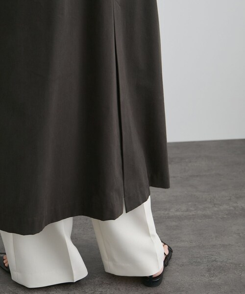 ADAM ET ROPE'（アダムエロペ）の「【WEB限定】エフォートレスステンカラーコート（トレンチコート・レディース・チャコール/ベージュ・F）」の22枚目の写真