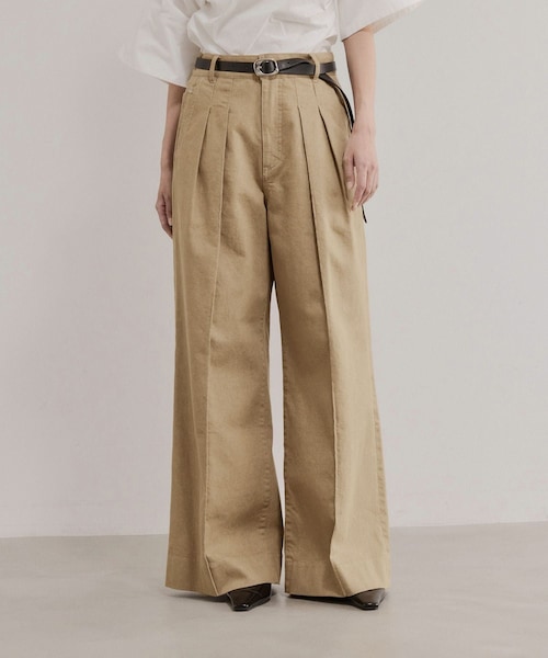 ADAM ET ROPE'(アダムエロペ)の「【EMOELLE】2タックデニムパンツ(デニムパンツ・レディース・チャコール/ベージュ系・34/36/38)」の4枚目の写真