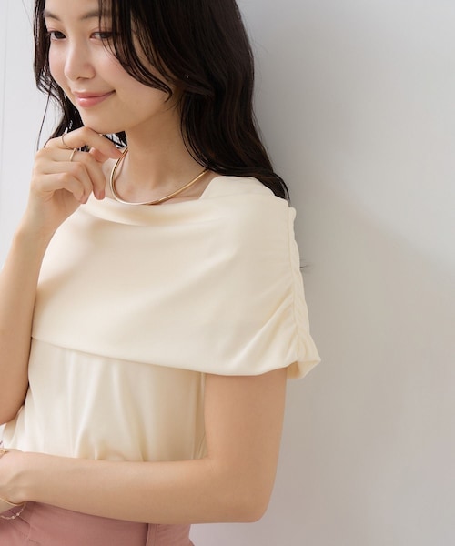 VIS(ビス)の「サイドギャザーオフショルダーカットソー/接触冷感(Tシャツ/カットソー・レディース・キナリ/ダークブラウン/ライトグリーン/レッド・F)」の1枚目の写真