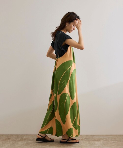 ROPE'（ロペ）の「ツイストフレンチスリーブTシャツ（Tシャツ/カットソー・レディース・ブラック/ホワイト/ブルー・F）」の11枚目の写真